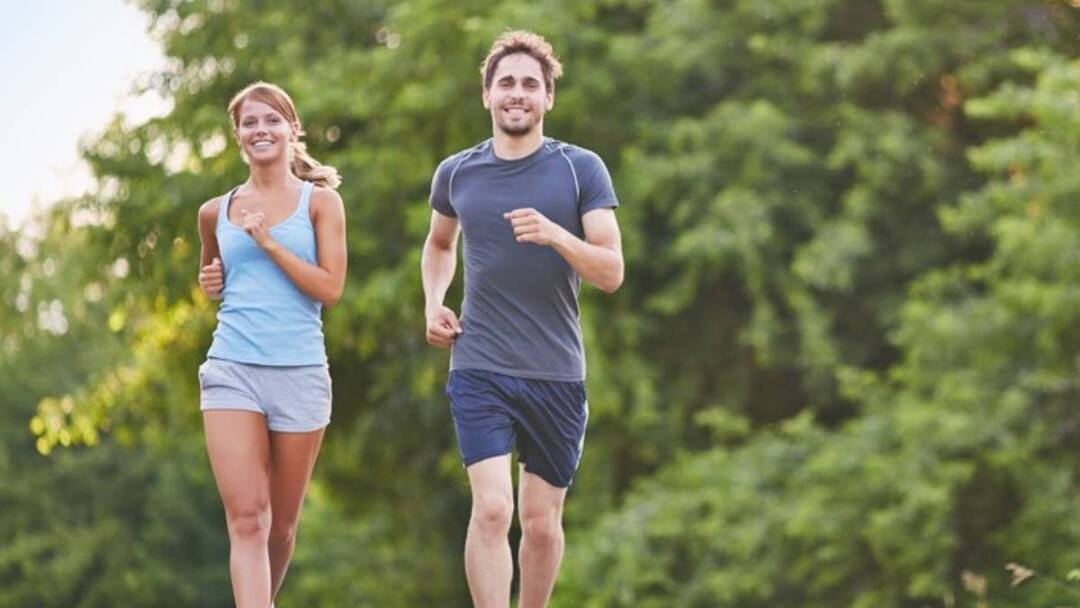 गर्मियों में जॉगिंग करते वक्त अक्सर लोग कर देते हैं यह गलतियां, इससे हो सकते हैं सेहत को कई गंभीर नुकसान Avoid These Summer Training Mistakes During Run Streak गर्मियों में जॉगिंग करते वक्त अक्सर लोग कर देते हैं यह गलतियां, इससे हो सकते हैं सेहत को कई गंभीर नुकसान