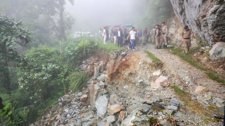 Sikkim Rainfall Landslides Evacuation Of Stranded Tourists From Mangan District To Begin Today Evacuation Of Over 1,200 Stranded Tourists From Sikkim's Mangan District To Begin Today