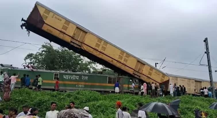 Kanchenjunga express hit in New Jalpaiguri West Bengal by Goods Train, 2 Boggies Derailed Kanchanjungha Express Accident: બંગાળમાં મોટી રેલ્વે દુર્ઘટના, કંચનજંગા એક્સપ્રેસ ગુડ્સ ટ્રેન સાથે અથડાઈ, 5 મુસાફરોના મોત