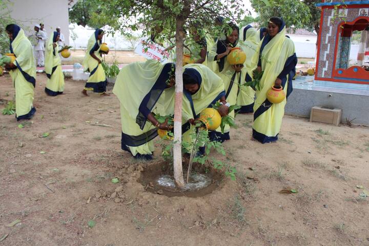 उन्होंने जल संरक्षण का संदेश भी दिया. इतना ही नहीं बंदियों ने कई तरह के पोस्टर भी बनाए हैं, जिसमें जल संरक्षण का महत्व बताया गया है.