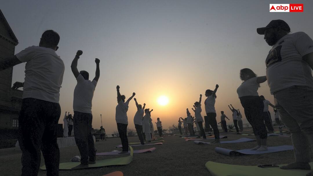 Yoga Diwas Nibandh How To write essay on international day of yoga 21 june essay writing tips International Day Of Yoga: कैसे लिखें योग दिवस पर बढ़िया निबंध, किन बातों का रखें ध्यान?