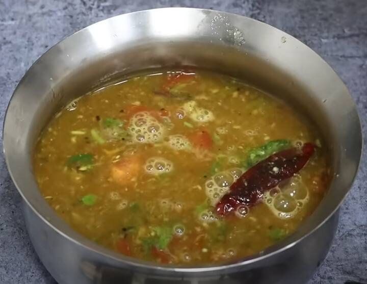 ரசத்தில் புளிப்பு சுவை குறைந்துவிட்டால் மாங்காய் பொடி ஒரு டீஸ்பூன் கலந்து விட்டால் புளிப்பு சுவை சரியாகிவிடும்.