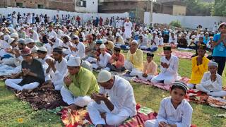 Bakrid Festival: 'सर्वधर्म समभाव रखना ही बकरीद का मुख्य उद्देश्य', नमाजियों ने दिया मुस्लिम भाईयों को संदेश