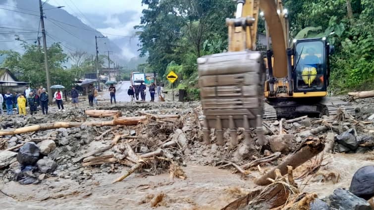 Ecuador Large Magnitude Landslide Killed 6 Missing 30 6 Killed, 30 Missing After Landslide Hits Ecuador
