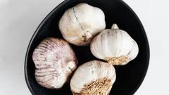 Home Tips: 7 કે 10 દિવસ સુધી નહીં છોલેલું લસણ મહિનાઓ સુધી સારું રહેશે,બસ આ કરવાનું રહશે