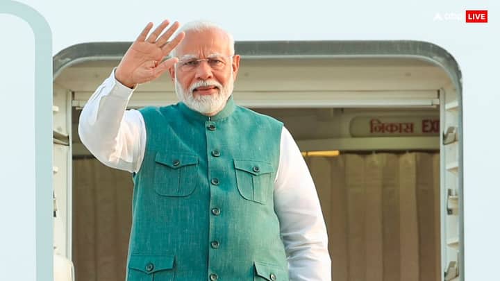 प्रधानमंत्री नरेंद्र मोदी मंगलवार (18 जून, 2024) को वाराणसी दौरे पर 50 हजार किसानों से संवाद करेंगे.