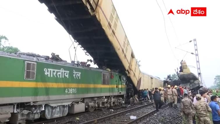 Bengal Train Accident Goods Train That Hit Kanchanjunga Express Had Overshot Signal Says Officials Bengal Train Accident: బెంగాల్ రైలు ప్రమాదానికి కారణమిదే, అధికారులు ఏం చెబుతున్నారంటే?