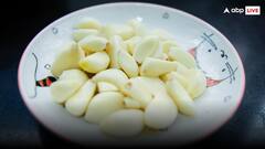 Home Tips: 7 या 10 दिन नहीं, महीनों ठीक रहेगा छिला लहसुन, कर लेना बस यह काम