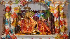 गंगा दशहरा पर भरतपुर के श्रीबांके बिहारी मंदिर में उमड़ी भीड़, पतंगों की झांकी बनी आकर्षण का केंद्र