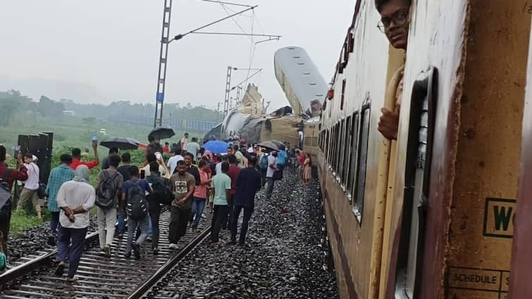 Kanchenjunga express Train Accident emergency Helpline Numbers Activated West Bengal Indian railways Kanchenjunga Train Accident: Emergency Helpline Numbers Activated In Bengal, Assam Stations