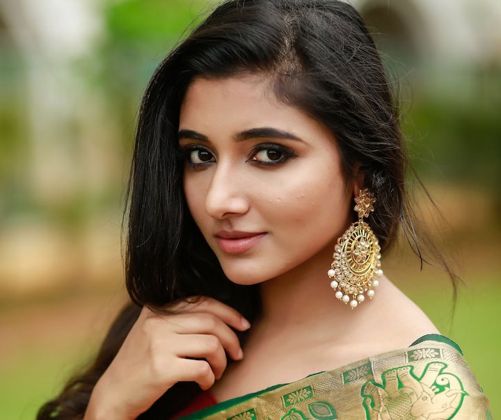 கடந்த 2020ம் ஆண்டு மலையாளத்தில் வெளியான 'பிக் பிரதர்' படத்தின் மூலம் அறிமுகமானார்.