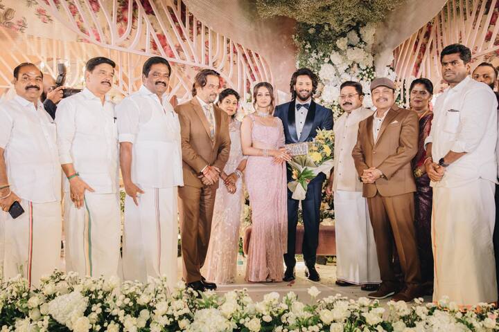 பாஜக மாநில தலைவர் அண்ணாமலை, அமமுகவை சார்ந்த டிடிவி தினகரன் உள்ளிட்ட அரசியல் பிரபலங்கள் வரவேற்பு விழாவில் கலந்து கொண்டனர்.