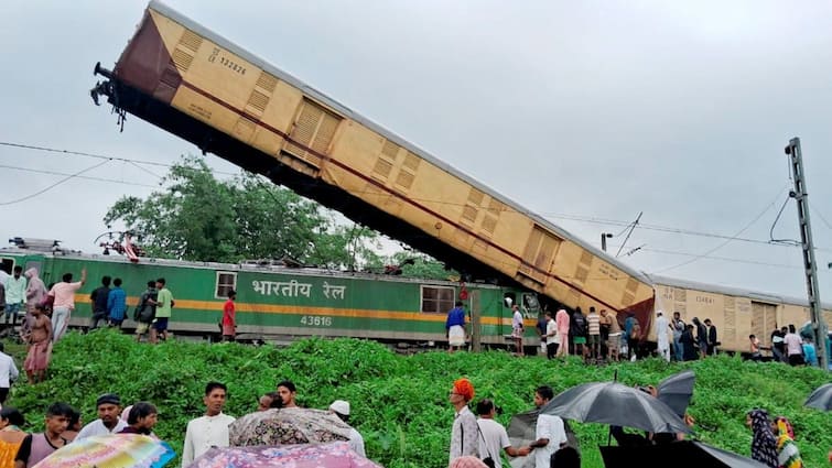 Kanchenjunga Express Accident Update Railway Minister Ashwini Vaishnaw Visits Site West Bengal CM Mamata Banerjee Congress PM Modi Kanchenjunga Express Accident: Death Toll Rises To 15, Vaishnaw Says Rescue Ops Over, Mamata Meets Injured — Updates