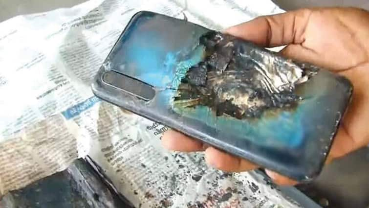 Mobile blast in Summers: Mobile can explode like a bomb in summer, don't make these mistakes! Mobile blast in Summers: ਗਰਮੀਆਂ 'ਚ ਬੰਬ ਵਾਂਗ ਫਟ ਸਕਦਾ ਹੈ ਮੋਬਾਈਲ, ਨਾ ਕਰੋ ਇਹ ਗਲਤੀਆਂ!