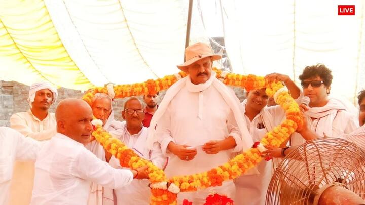 शंकराचार्यों के बारे में बात करते हुए गाजीपुर के सांसद अफजाल अंसारी ने कहा कि, 'शंकराचार्यों ने बीजेपी को श्राप दे दिया है. बीजेपी शंकराचार्यों के श्राप की वजह से हारी है. ये भगवान के कोप है कि चित्रकूट सीट भी हार गए.'