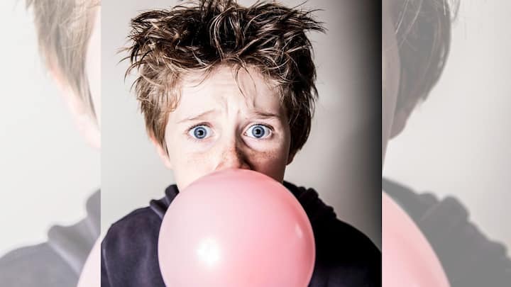 তাই চিউয়িং গাম নিয়ে মনে আতঙ্ক রয়ে গিয়েছে অনেকেরই। কিন্তু ভুল করে গিলে ফেললে কি সত্যিই হজম হতে সাত বছর সময় নেয় চিউয়িং গাম? কী বলছে বিজ্ঞান?