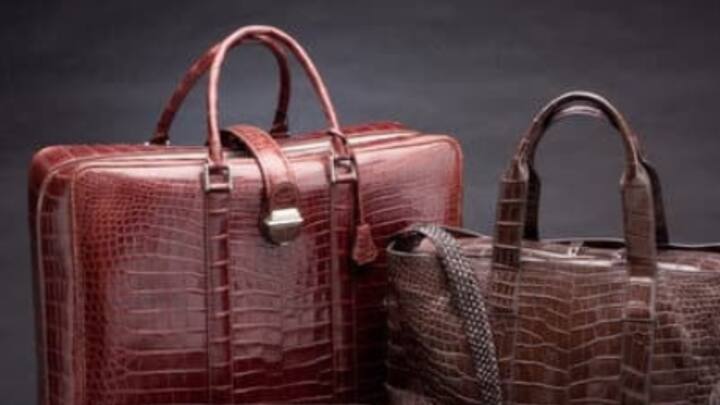 Material Magic: Try Out Different Textures Try out different textures without fear! For a summery look, choose a vegan leather tote that is braided. Vegan leather with crocodile embroidery elevates a work ensemble. A clean texture exudes modern minimalism, while vegan leather with pebbles delivers a timeless elegance. (Image source: Canva)