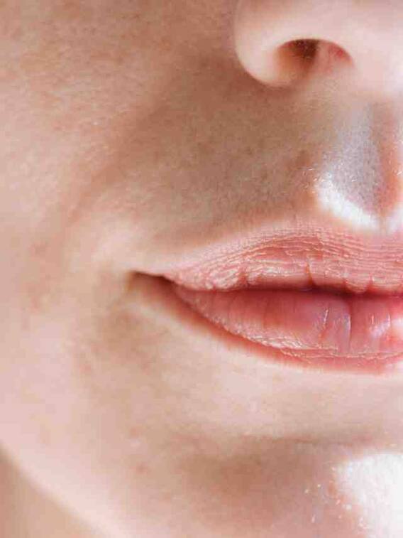 नाक और होंठ के बीच की जगह को क्या कहते हैं