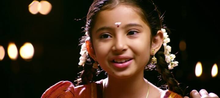 2014 ஆம் ஆண்டு நாசர் நடிப்பில் வெளிவந்த சைவம் படத்தை இயக்கி இருப்பார் ஏ எல் விஜய். படத்தின் தலைப்பிற்கு ஏற்ப ஒரு குடும்பமே சைவமாக மாறுவதை சிறப்பாக கூறி இருப்பார் இயக்குநர்.