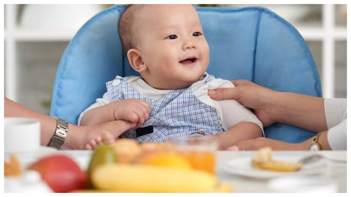 मूंग दाल खिचड़ी : मूंग दाल खिचड़ी संपूर्ण भोजन है. इसमें प्रोटीन और जरूरी पोषक तत्व होते हैं. इसे आसानी से पचाया जा सकता है.