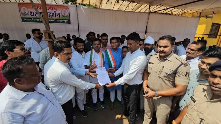 Congress Protest against Baloda Bazar Violence Deepak Baij participated in Jagdalpur ANN 'मणिपुर की तरह जल रहा छत्तीसगढ़', बलौदा बाजार हिंसा के खिलाफ कांग्रेस का बड़ा हमला