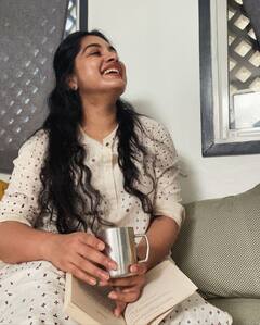 Nivetha Thomas : காத்திருந்தாய் அன்பே.. நடிகை நிவேதா தாமஸின் லேட்டஸ்ட் க்ளிக்ஸ்!