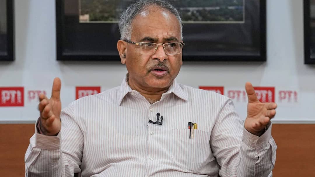 Parents' Fascination With English-Medium Schools Is No Less Than Suicide: NCERT Chief Parents' Fascination With English-Medium Schools Is No Less Than Suicide: NCERT Chief