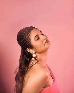 Prajkta Mali : गोड गुलाबी गुलाब... प्राजक्ता माळीचं पिंक फोटोशूट