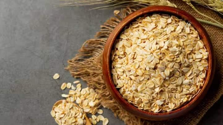 ત્વચા અને વાળને સ્વસ્થ રાખવા માટે ઝિંક ખૂબ જ જરૂરી છે. શરીરમાં તેની ઉણપને કારણે વાળ ખરવા, ત્વચા શુષ્ક, ખીલ અને ઘા જેવા ગંભીર લક્ષણો દેખાય છે.