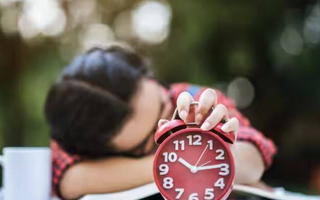 ਲੋਕਾਂ ਨੂੰ ਆਪਣੀ ਖੁਰਾਕ ਵਿੱਚ ਵੱਧ ਤੋਂ ਵੱਧ ਸਿਹਤਮੰਦ ਚਰਬੀ ਅਤੇ ਸੰਤੁਲਿਤ ਖੁਰਾਕ ਸ਼ਾਮਲ ਕਰਨੀ ਚਾਹੀਦੀ ਹੈ ਜਿਸ ਵਿੱਚ ਪ੍ਰੋਟੀਨ, ਫਾਈਬਰ, ਵਿਟਾਮਿਨ ਅਤੇ ਖਣਿਜ ਸ਼ਾਮਲ ਹੁੰਦੇ ਹਨ। ਇਸ ਨਾਲ ਤੁਸੀਂ ਦਿਨ ਭਰ ਊਰਜਾਵਾਨ ਮਹਿਸੂਸ ਕਰਦੇ ਹੋ।