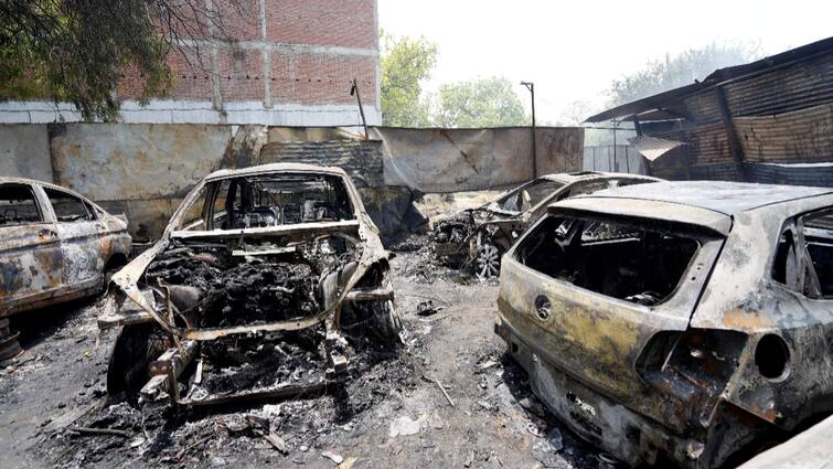 Lucknow Car Garage Fire Several Cars Gutted Fire Breaks Out In Lucknow Car Garage, No Casualties Reported — VIDEO