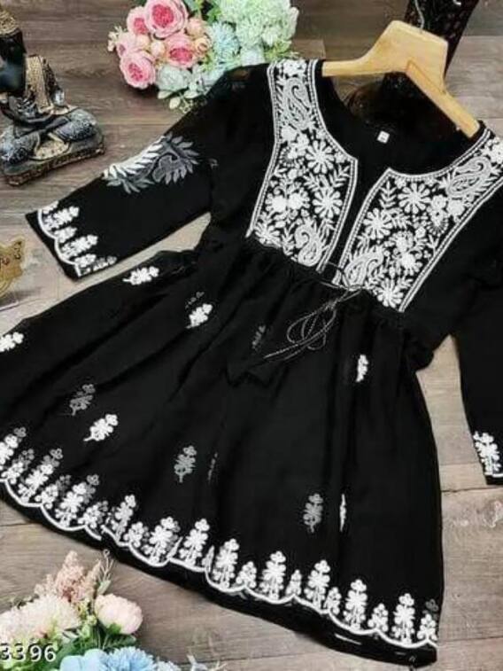 दिल्ली में ये 5 मार्केट हैं चिकनकारी कुर्तियों के लिए बेस्ट