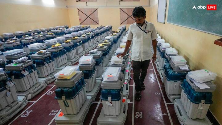 प्रियंका गांधी वाड्रा के सलाहकार रहे आचार्य प्रमोद ने मंगलवार (18 जून, 2024) को समाचार एजेंसी से कहा कि अभी भी ईवीएम पर सवाल उठाए जा रहे हैं.