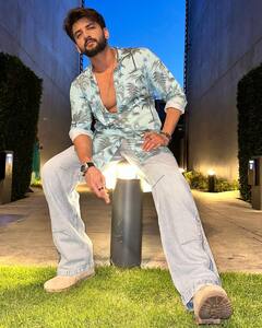 इस हसीना संग ब्याह रचाकर सुपरस्टार का दामाद बनने जा रहा है सलमान खान के साथ बैठा ये लड़का, आपने पहचाना ?