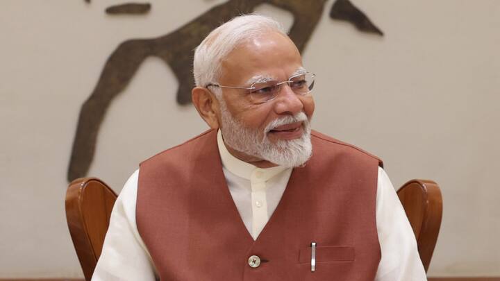 इसके साथ ही गुजरात के आचार्य देवव्रत, केरल के आरिफ मोहम्मद खान, हरियाणा के बंडारू दत्तात्रेय और पंजाब के बनवारी लाल पुरोहित का कार्यकाल भी आने वाले समय में खत्म होने वाला है.