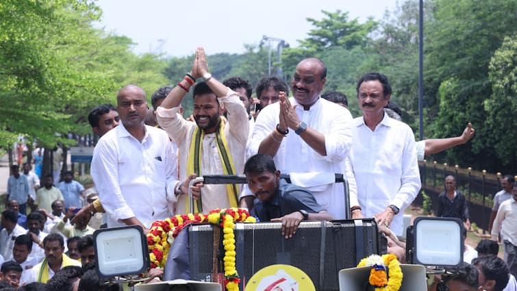 Agriculture Minister Kinjarapu Atchannaidu sensational comments on govt officers in srikakulam Atchannaidu : పసుపు బిళ్ల పెట్టుకొని వెళ్లండి- పని చేయని అధికారులు ఏమవుతారో చెప్పనవసరం లేదు?: అచ్చెన్నాయుడు