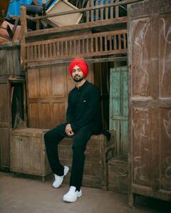 जब एक लड़की की वजह से 8 साल की उम्र में घर छोड़कर भागा था ये पंजाबी रॉकस्टार, जानिए ऐसा क्या हुआ