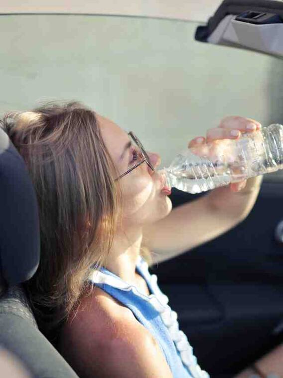 कार में क्यों नहीं छोड़नी चाहिए पानी की बोतल?