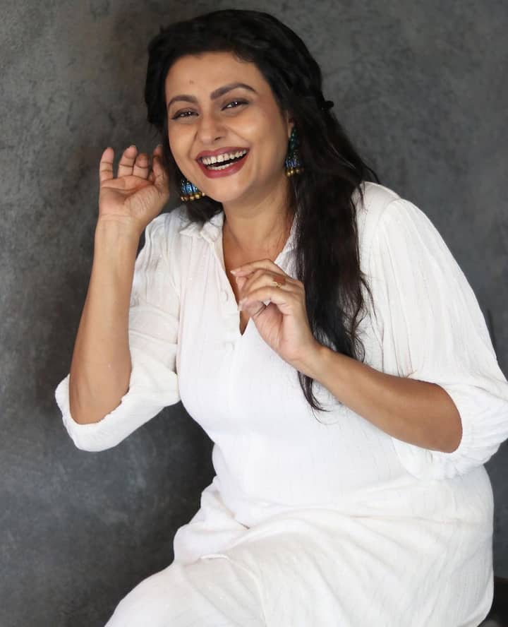 जया भट्टाचार्य कई टीवी सीरियल और फिल्मों में काम कर चुकी हैं. उन्होंने 'कसम से', 'केसर', 'हातिम', 'क्योंकि सास भी कभी बहू थी' जैसे कई सीरियल में काम किया है. एक्ट्रेस हाल ही में लॉन्च हुए शो 'छठी मैया की बिटिया' में नजर आ रही हैं.