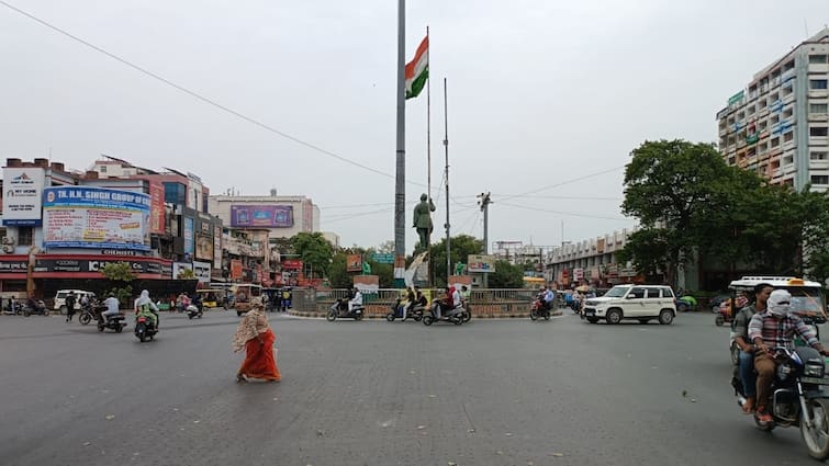 Prayagraj Weather News Heat broke the record of last several years monsoon will arrive by 25 June ann Prayagraj Weather Update: प्रयागराज में गर्मी ने तोड़ा 100 साल का रिकॉर्ड, मौसम विभाग ने बताया कब मिलेगी राहत