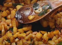 Potato Fry : சுவையான உருளைக்கிழங்கு பொரியல்.. சாம்பார், ரசம், தயிர் சாதத்திற்கு சூப்பராக இருக்கும்!