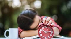 पूरी रात सोने से बाद भी सुबह बेड से उठने का मन नहीं करत है? तो आपको है ये गंभीर परेशानी...जानिए