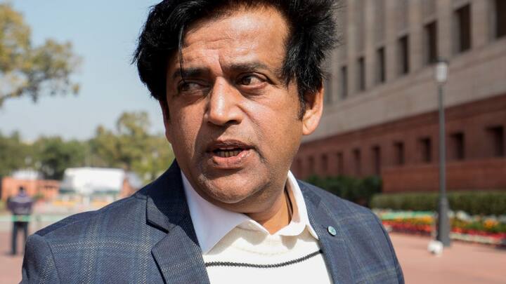 रवि किशन ने कहा कि मोदी योगी झूठ नहीं बोलते हैं भाजपा कभी झूठ नहीं बोलता. उन्होंने कहा कि जनता विपक्षियों के इस झूठ से बचें और आने वाले 2 सालों में विधानसभा के चुनाव होने वाले हैं. हम सारे कार्यकर्ता सजग हैं और सच को लेकर चलेंगे.