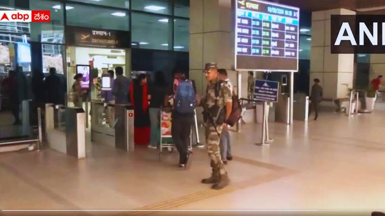 Patna, Vadodara and Several airports across India receive bomb threats Airports Bomb Threat: దేశ వ్యాప్తంగా పలు ఎయిర్ పోర్టులకు బాంబు బెదిరింపులు, రంగంలోకి దిగిన బాంబ్ స్క్వాడ్