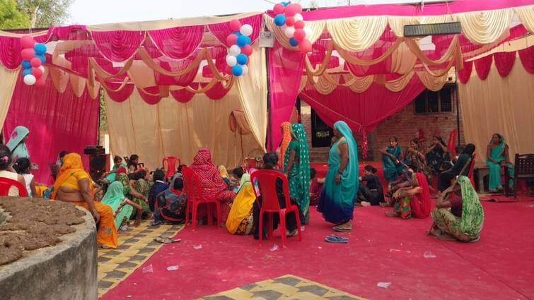 Basti News Bride brother dies due to electric shock during wedding ceremony ann शादी समारोह में पसरा मातम, डीजे का तार जोड़ते वक्त करंट लगने से दुल्हन के भाई की मौत, बारात भी लौटी