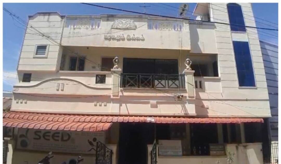 திருச்சி: வருமானவரித்துறை அதிகாரிகள் போல் நடித்து பணம், நகை கொள்ளை: போலீசார் வலை வீச்சு