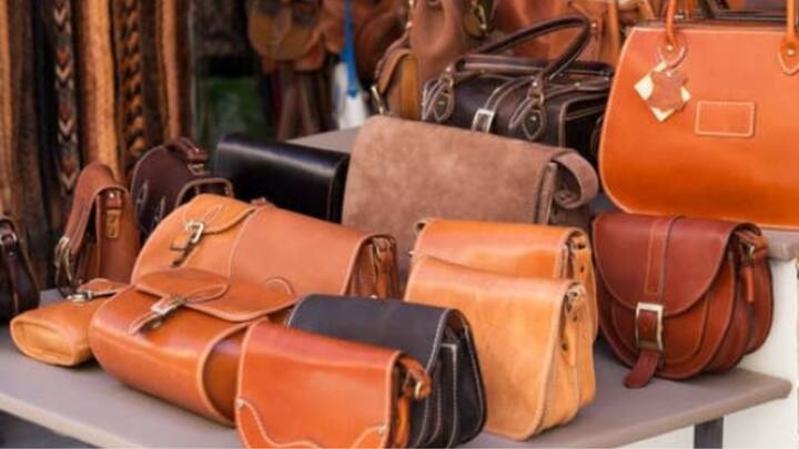 Casual Cool: Brunch and Weekends A crossbody purse or an adaptable backpack is your best friend for informal occasions. For running errands or meeting friends for brunch, crossbody bags are ideal. To give your weekend ensemble a whimsical touch, go for a vibrant color or pattern. (Image source: Canva)