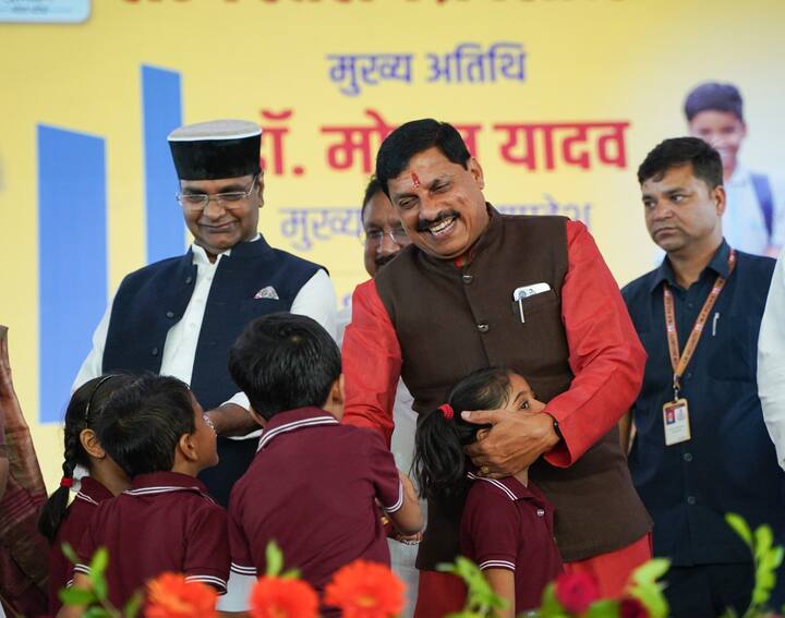 इस दौरान विद्यार्थियों के मार्गदर्शन के लिए समाज के विभिन्न क्षेत्रों के प्रसिद्ध प्रभावशाली, प्रबुद्ध एवं सम्मानित व्यक्ति, स्थानीय विशिष्ट व्यक्ति आदि प्रेरक की भूमिका में विद्यार्थियों से भेंट कर विद्यार्थियों से अपने अनुभवों को साझा करते हुए उन्हें बेहतर भविष्य गढ़ने के लिये प्रेरित करेंगे.