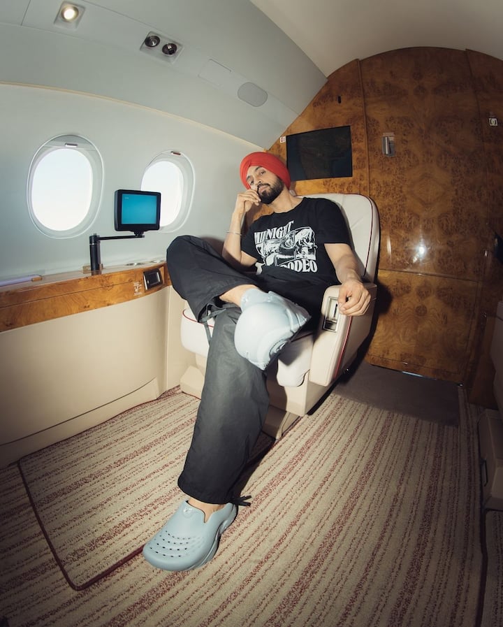 दिलजीत ने इसके आगे का किस्सा बताते हुए कहा कि, ]इसके बाद मैं घर गया और फ्रिज से कुछ फल उठाए और अपनी साइकिल लेकर गांव से भाग लिया. घर से पांच मिनट दूर ही गया था कि एक गांव वाले ने मुझे पहचान लिया और वापस घर लौटने का दबाव देने लगा.’