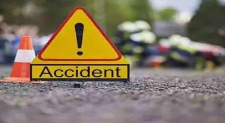 Accident series continues in Pune A motorcyclist died after being crushed under a Mercedes car in Golf Course Chowk in Yerwada maharashtra marathi news Pune Accident : पुण्यात अपघातांची मालिका सुरूच! मर्सिडीज गाडीखाली चिरडून दुचाकीस्वाराचा मृत्यू